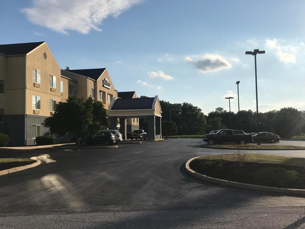 Baymont By Wyndham Chambersburg Hotel Exterior photo