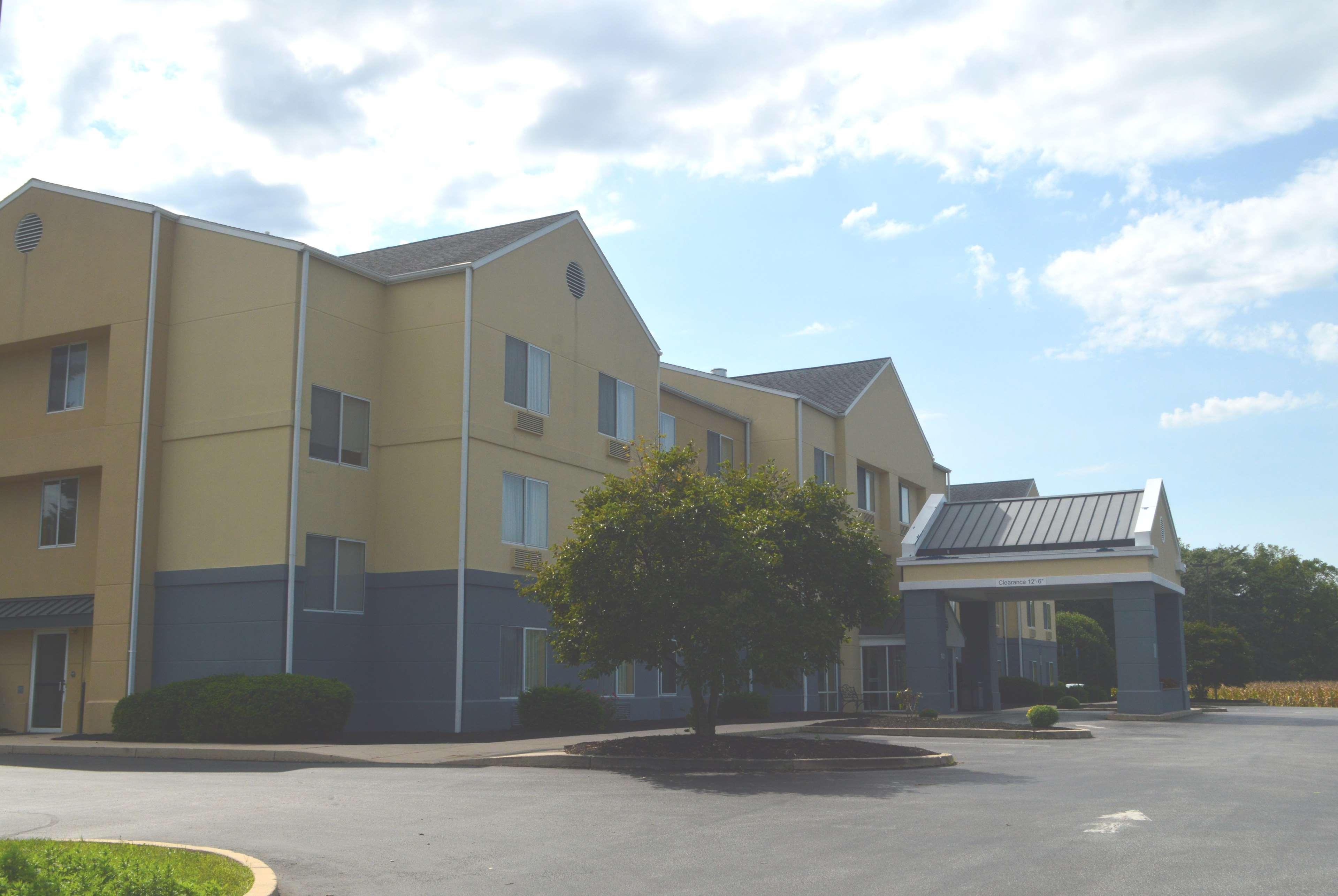 Baymont By Wyndham Chambersburg Hotel Exterior photo